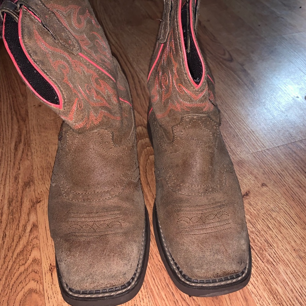 Ariat boots size 7/8 women’s barely wore asking $50